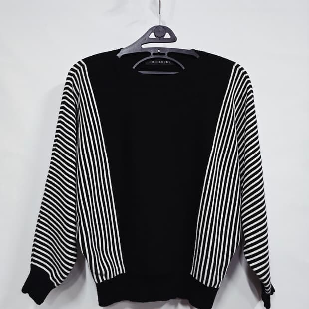THE TILBURY 스트라이프 패턴 니트 블랙