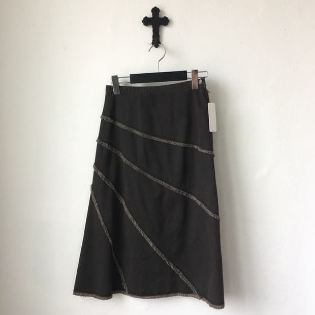 Line detail skirt