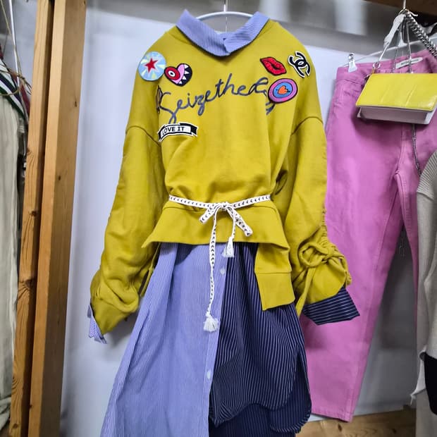 유니크 패치 스트링 맨투맨