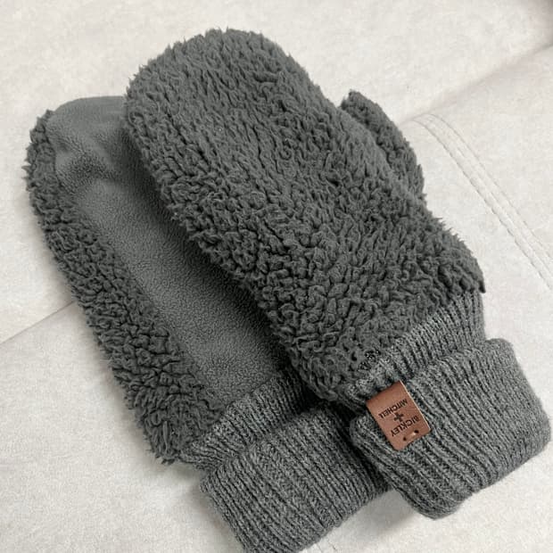 fleece gloves (Bickley+ Mitchell)