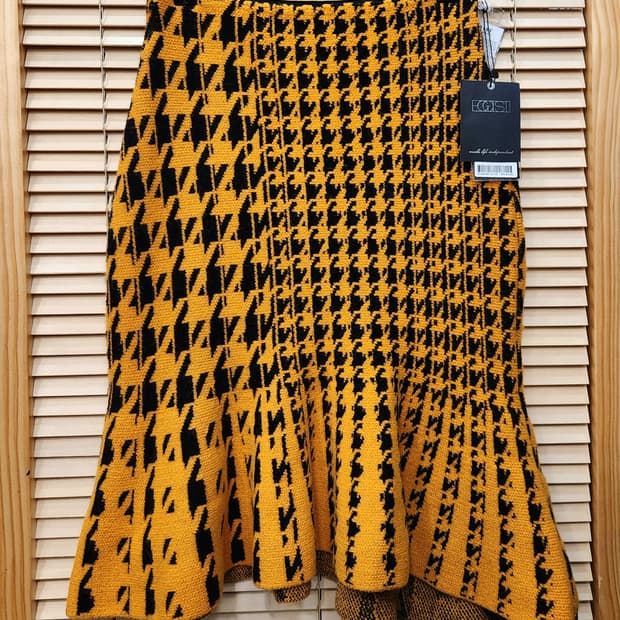 (새상품)에고이스트 밑단프릴 패턴 니트스커트55