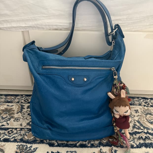 발렌시아가 클래식 데이 모터백