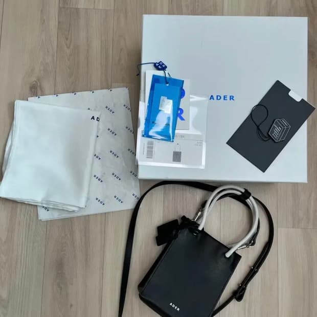 아더에러 스몰 쇼퍼백 느와르 (초반)