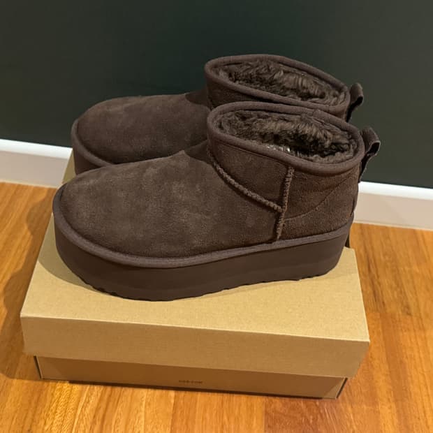 어그 클래식 울트라 미니 플랫폼 부츠 번트 시더