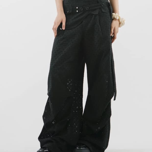 뚜오미오 TUOMIO EYELET BELT BAG PANTS BLACK