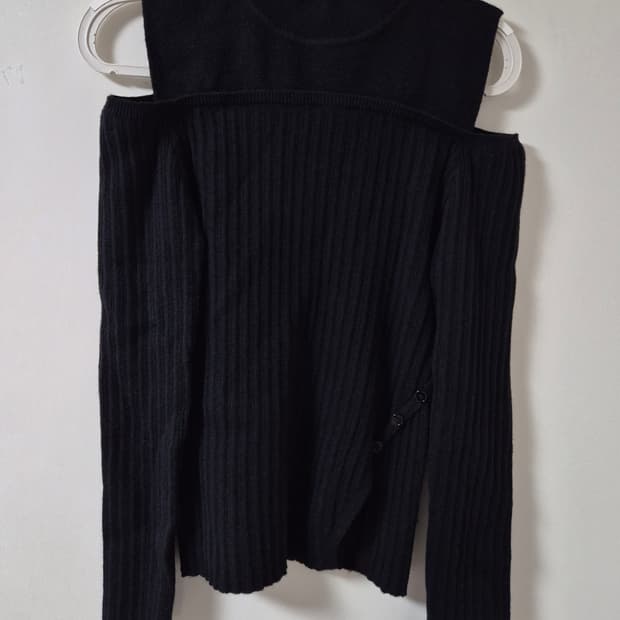 반하이넥 어깨트임 풀오버 M