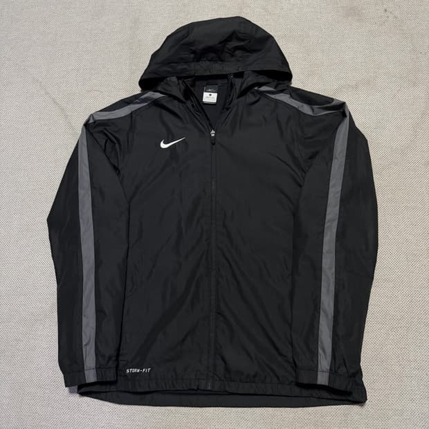 나이키 써마 핏 스우시 바람막이