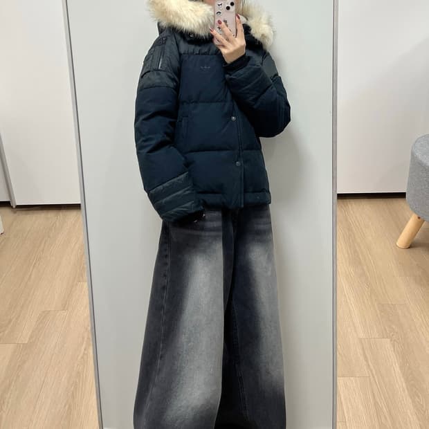 아디다스 자수로고 덕다운 블랙 숏 패딩 자켓