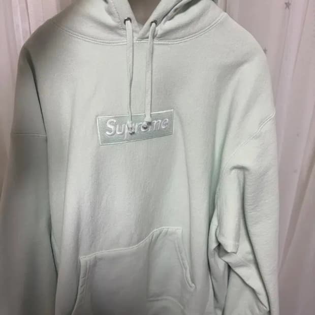 슈프림 후드티 m사이즈