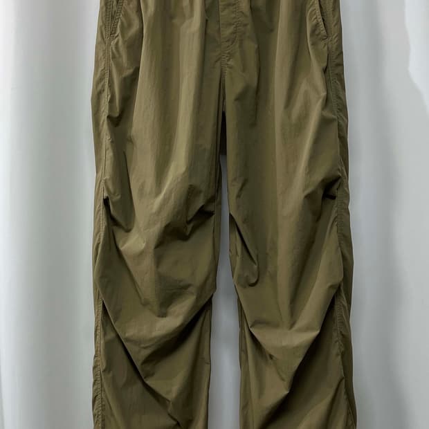 유니클로 UV 프로텍션 파라슈트 파라트루퍼 올리브 나일론 팬츠