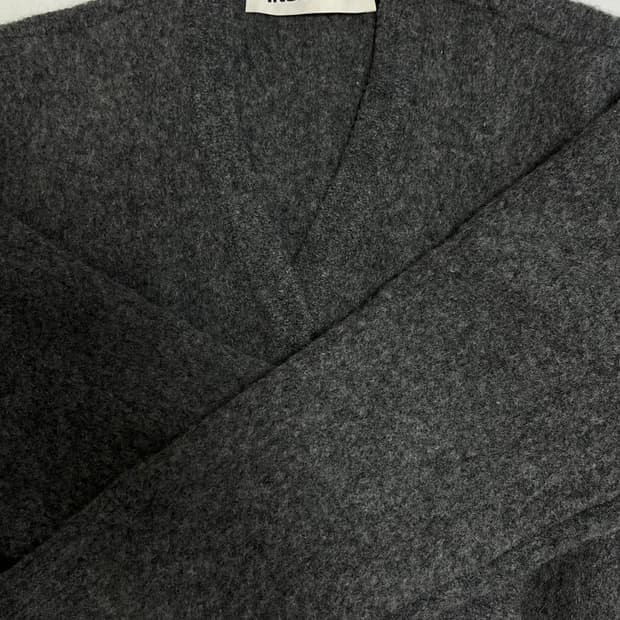 인사일런스 우먼 차콜 가디건