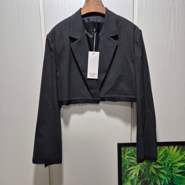 (세일)(새상품)스튜디오테이블 크롭 자켓 차콜
