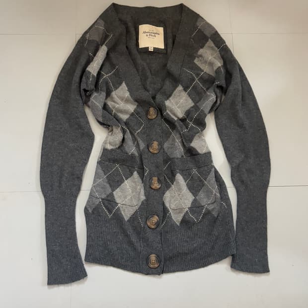• Abercrombie Gray Argyle Pattern Cardig