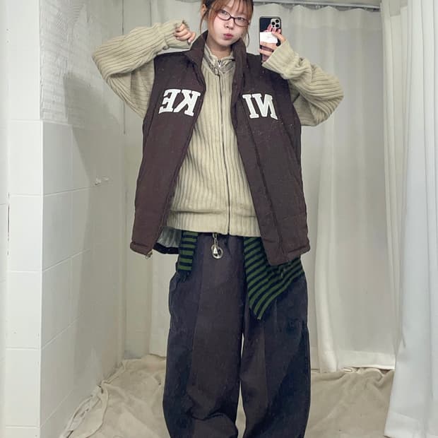 나이키 초코 브라운 패딩 조끼 폭닥 너드 코디 세트