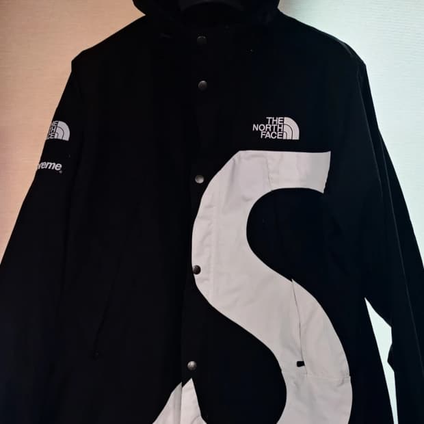 정품 슈프림 x 노스페이스 S 로고 콜라보 자켓
