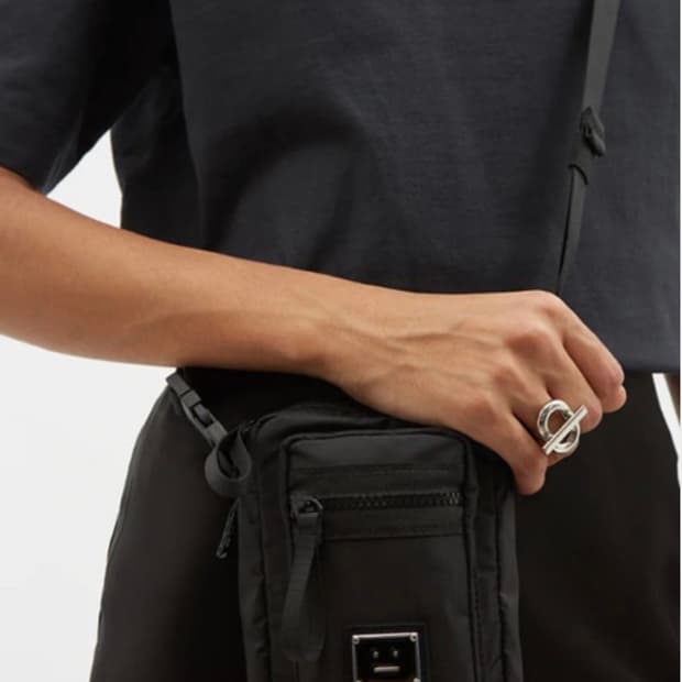 아크네 스튜디오 메탈 이모지 미니백