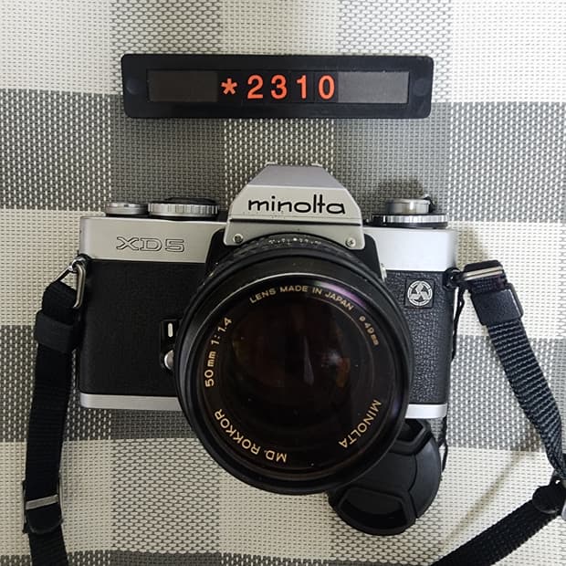 미놀타 XD-5 필름카메라 1.4 단렌즈 장착