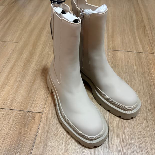 자라 아이보리 첼시부츠 워커