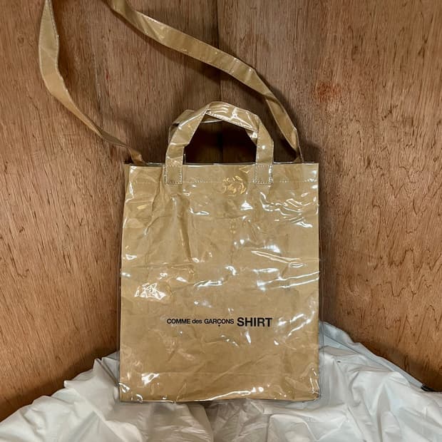 꼼데가르송 서츠 PVC 크래프트 페이퍼 크로스백