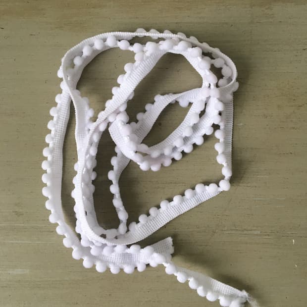  pom pom tie