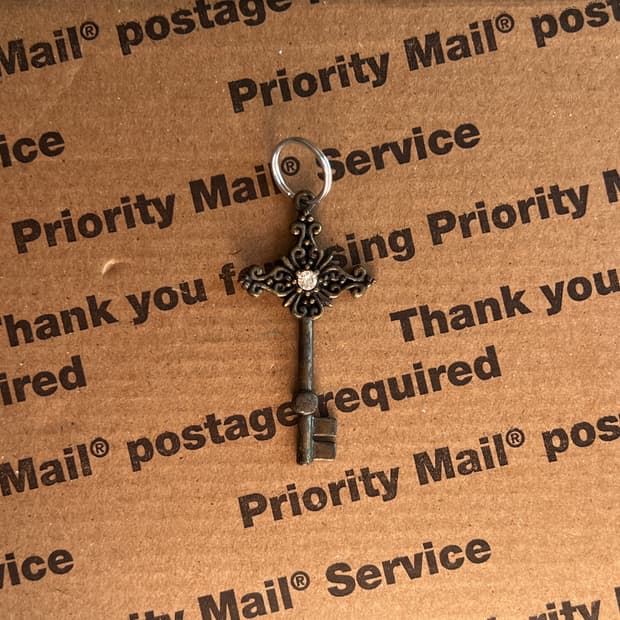 90s vtg Cross Key Keyring