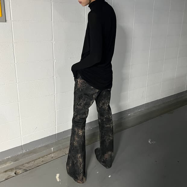 토네이도마트 00s 백레이스업 파이톤 플레어 팬츠