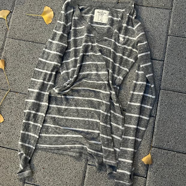 2000s VTG 아베크롬비 그레이 스트라이프 브이넥 롱슬리브