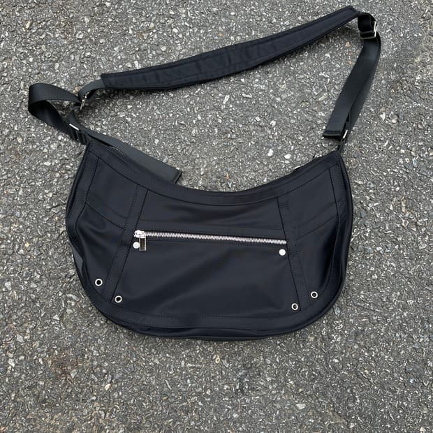  IDWS 아이돈워너셀 크레센트 나일론 백 BAG