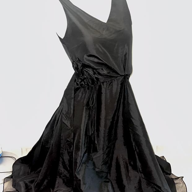 빈티지 블랙 로즈 코사지 슬리브리스 롱 미디 원피스