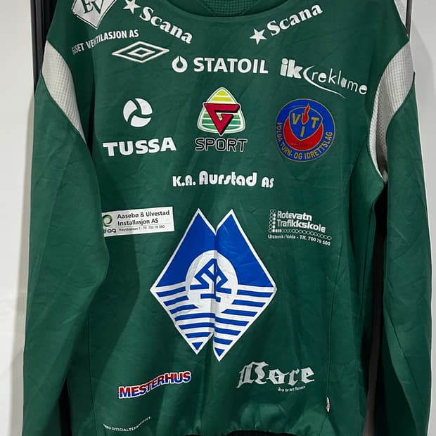 엄브로 풋볼 로고 트레이닝 맨투맨 L