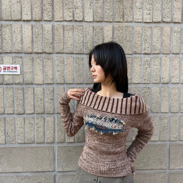 오프숄더 디테일 그런지 니트