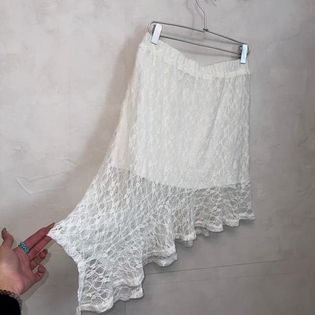 White floral lace unbalanced skirt