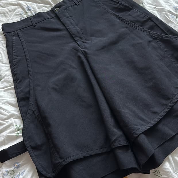 꼼데가르송 옴므 플러스 사이드 버클 쇼츠