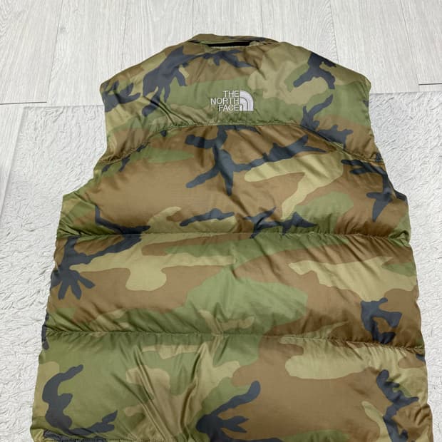 (L)노스페이스 중앙로고 센터로고 패딩 조끼 카모