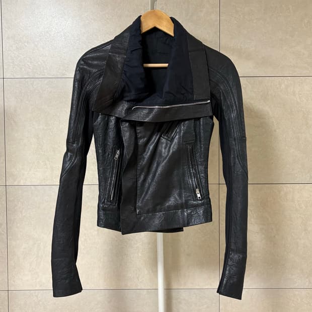 릭오웬스 사선 하이넥 레더자켓