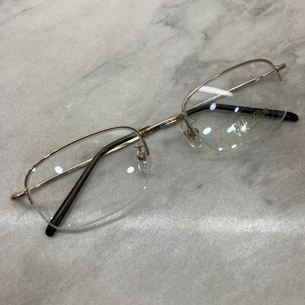 리조 RIJO 빈티지 골드 스퀘어 반무테 안경