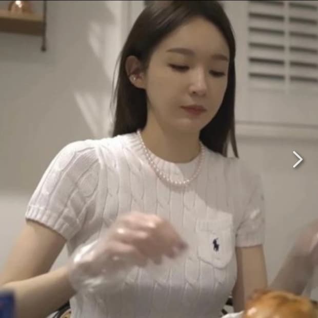 강민경 폴로 랄프로렌 케이블 반팔 니트