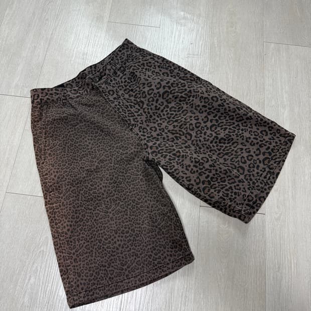 아조바이아조 레오파드 반바지