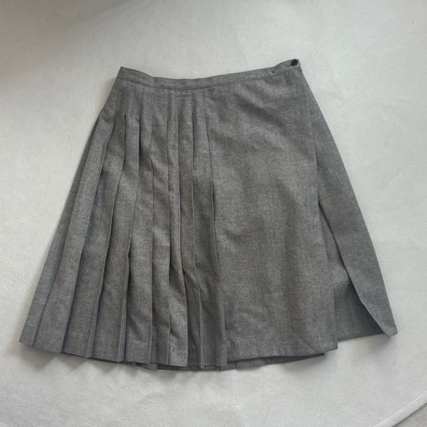 울 플리츠 미디 스커트