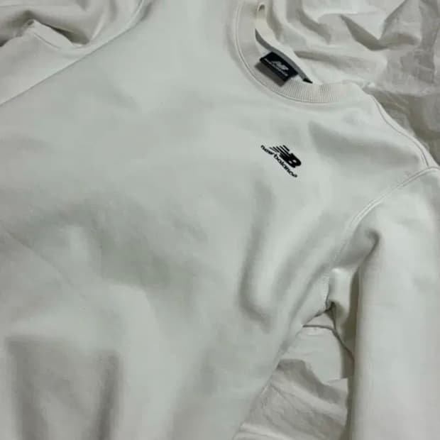 뉴발란스 맨투맨