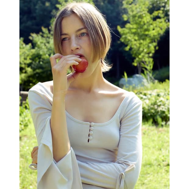 유영샵 스완 버튼 탑 라벤더 티셔츠