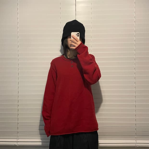 베이직하우스 헨드릭스 투버튼 라운드 니트