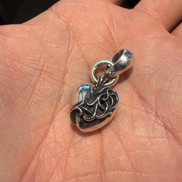 크롬하츠 하트 위드 베일 펜던트