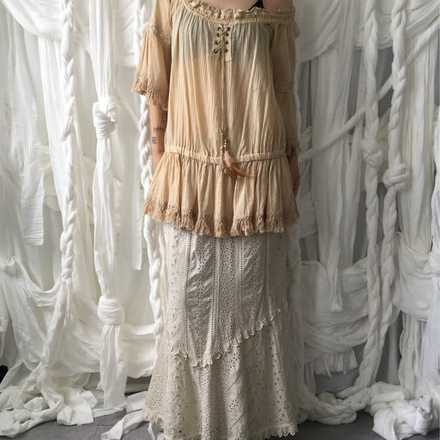 Feather fringe point blouse