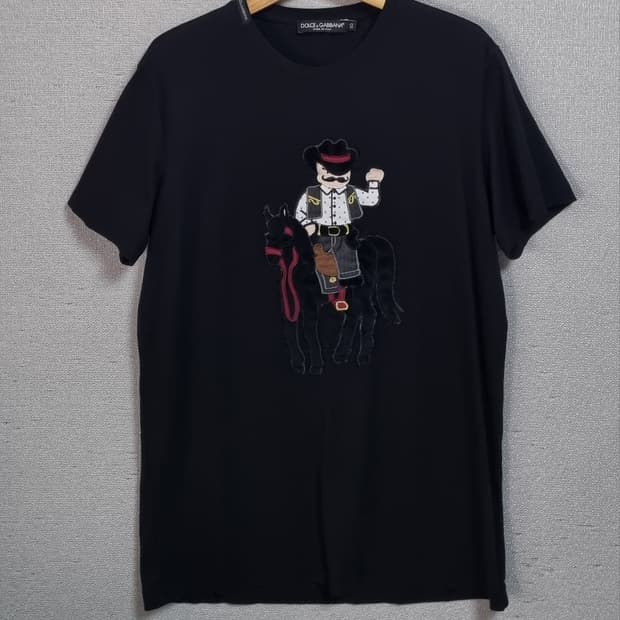 S (55) 돌체앤가바나 블랙 카우보이 반팔티