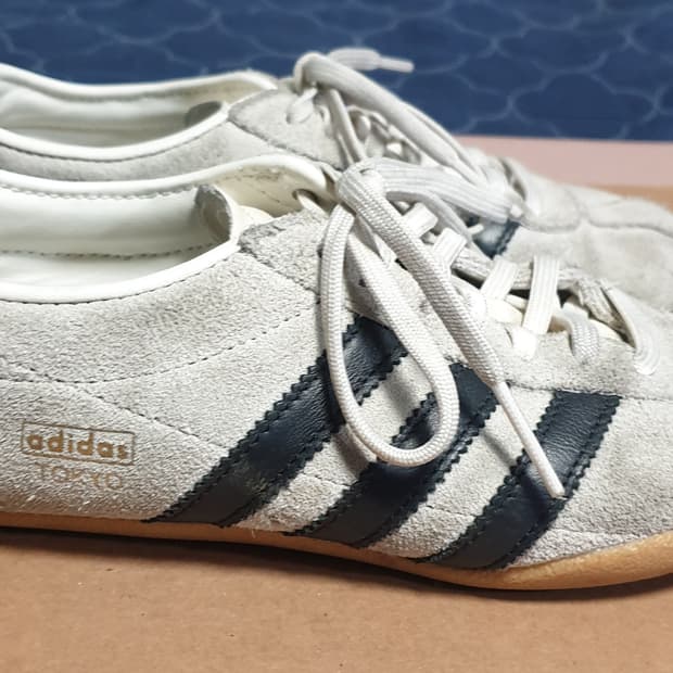 아디다스 도쿄 오프화이트 코어 블랙 스니커즈 (230)