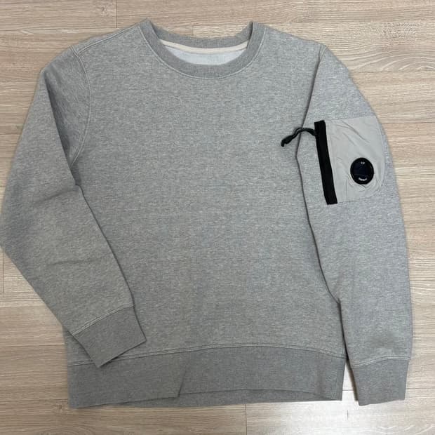 CP컴퍼니 암포켓 맨투맨 스웻셔츠 L