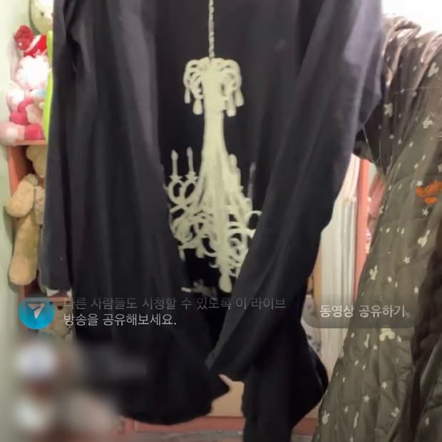 카모메산장 샹들리에 블랙 긴팔 티셔츠