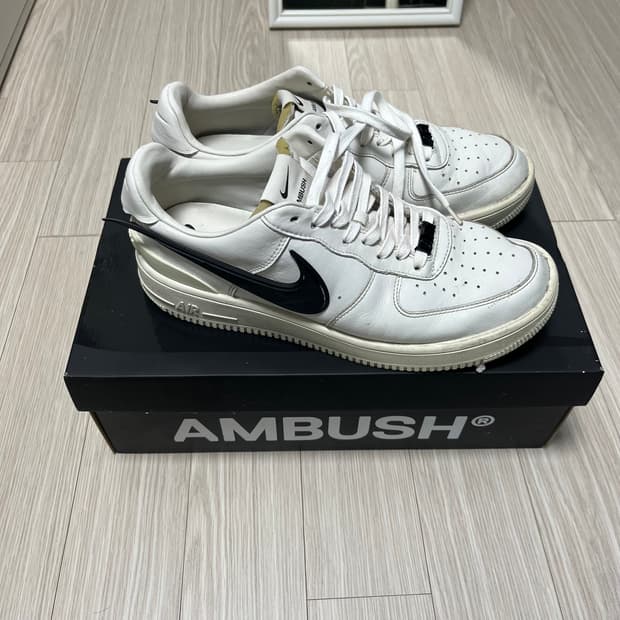 나이키 앰부쉬 에어포스 화이트