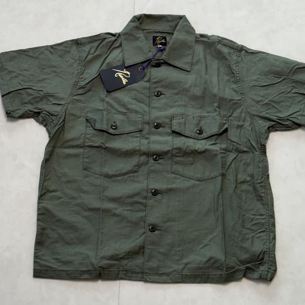 니들스 숏슬리브 퍼티그 셔츠 카키